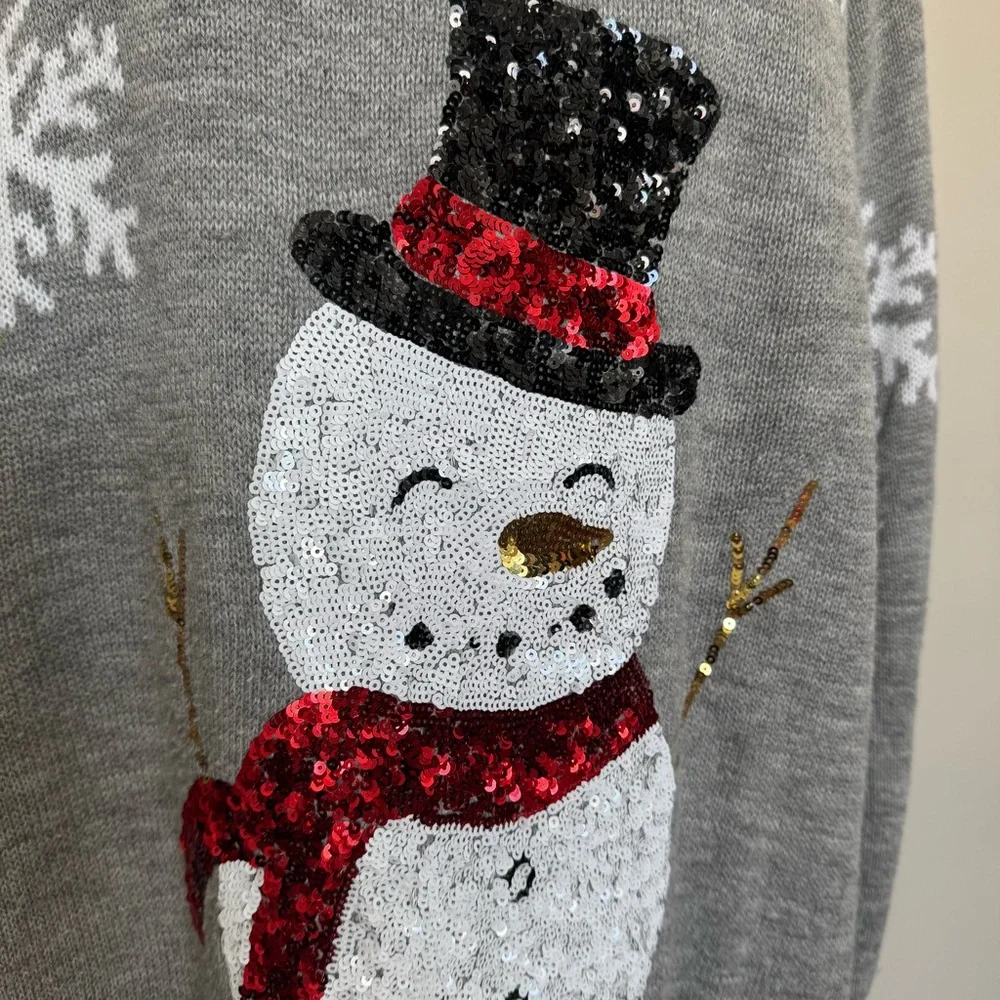 Size XL Adorable Gray Christmas Sweater with Sequin Snowman - Tunic Length - Picture 2 of 5